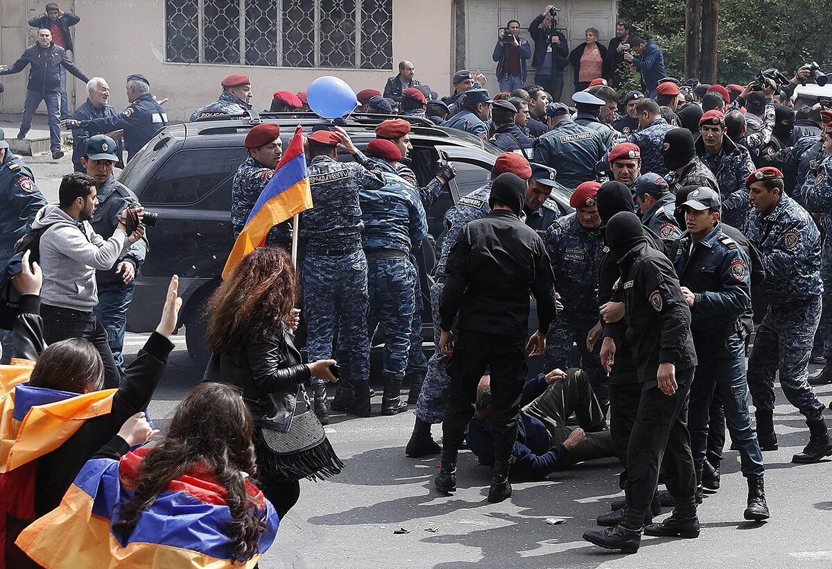 Армения новости на сегодня последние 2024 год. Протесты в Армении. Митинг в Ереване. Протесты в Армении 2018. Протесты в Армении 2022.