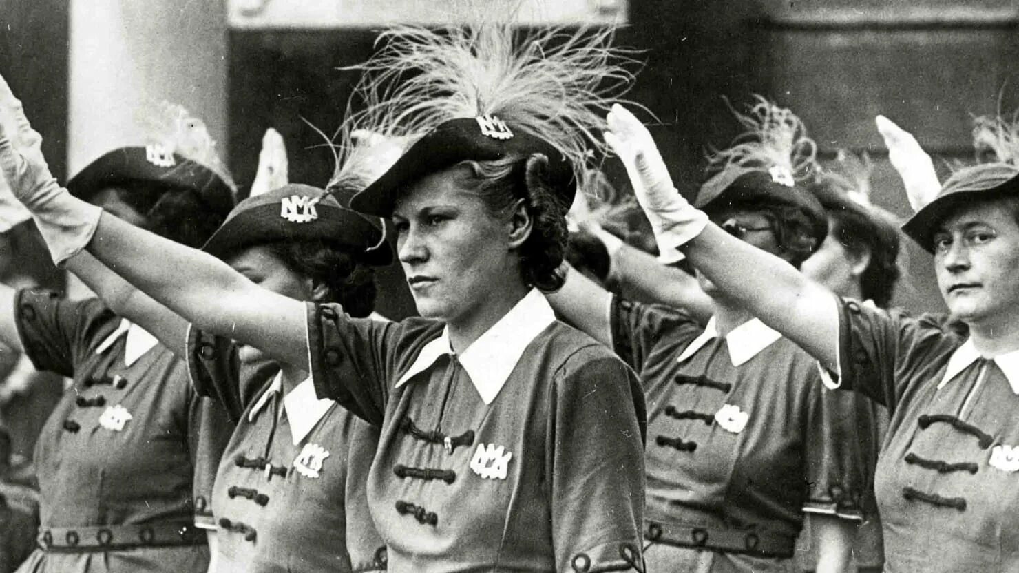 Лебенсборн 1961. Женщины третьего рейха надзирательницы. Союз немецких девушек. Немецкие девушки. Немцы гордятся
