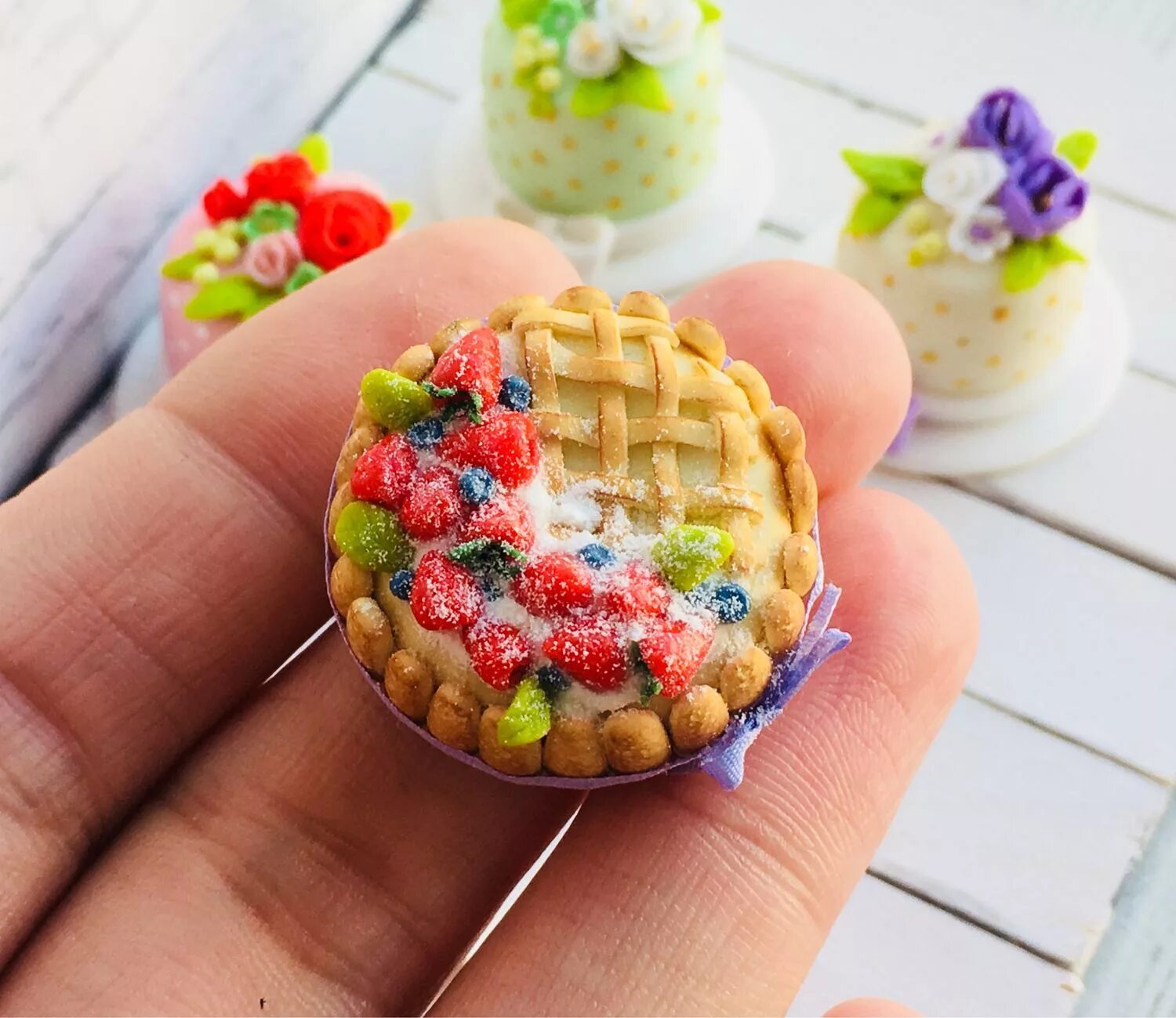 Миниатюры еды из полимерной глины. Миниатюрная еда. Миниатюры еда. Миниатюра из полимерной глины. Еда для куклы барби из полимерной глины.