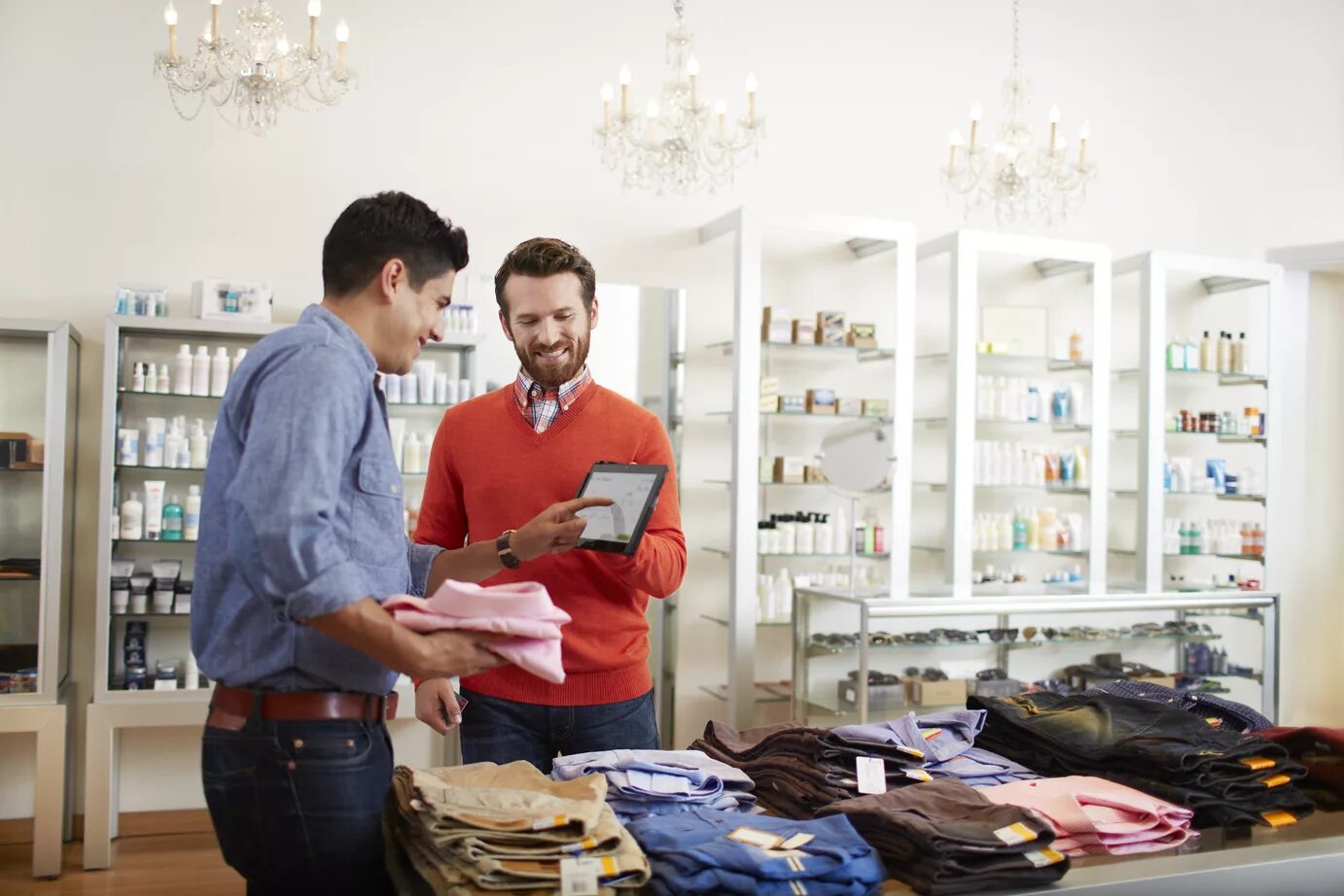 He work in a shop. Store магазин. Покупатель Ритейл. Магазин your Store. Ритейл стрижка.