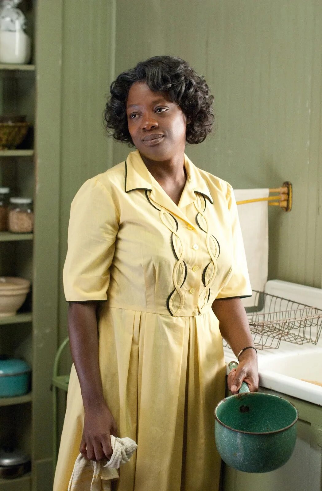 The help read. Прислуга 2011 режиссер тейт тейлор. Кэтрин стокетт. Виола дэвис прислуга. Прислуга хилли.