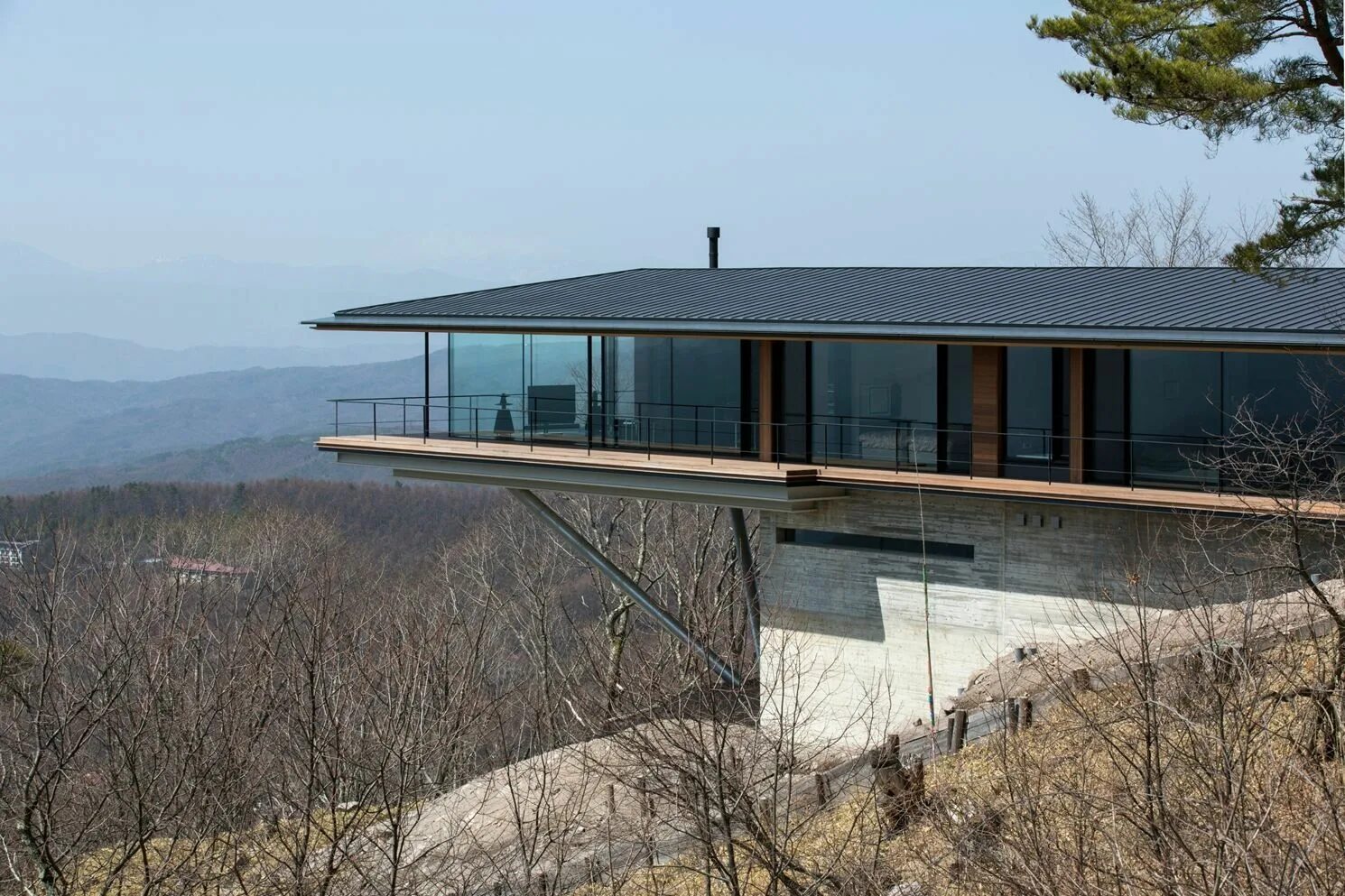 Домик на берегу моря. Triangle cliff house, норвегия. Экодом штат вашингтон (пьюджет-саунд). Дома над обрывом. Дома над обрывом.