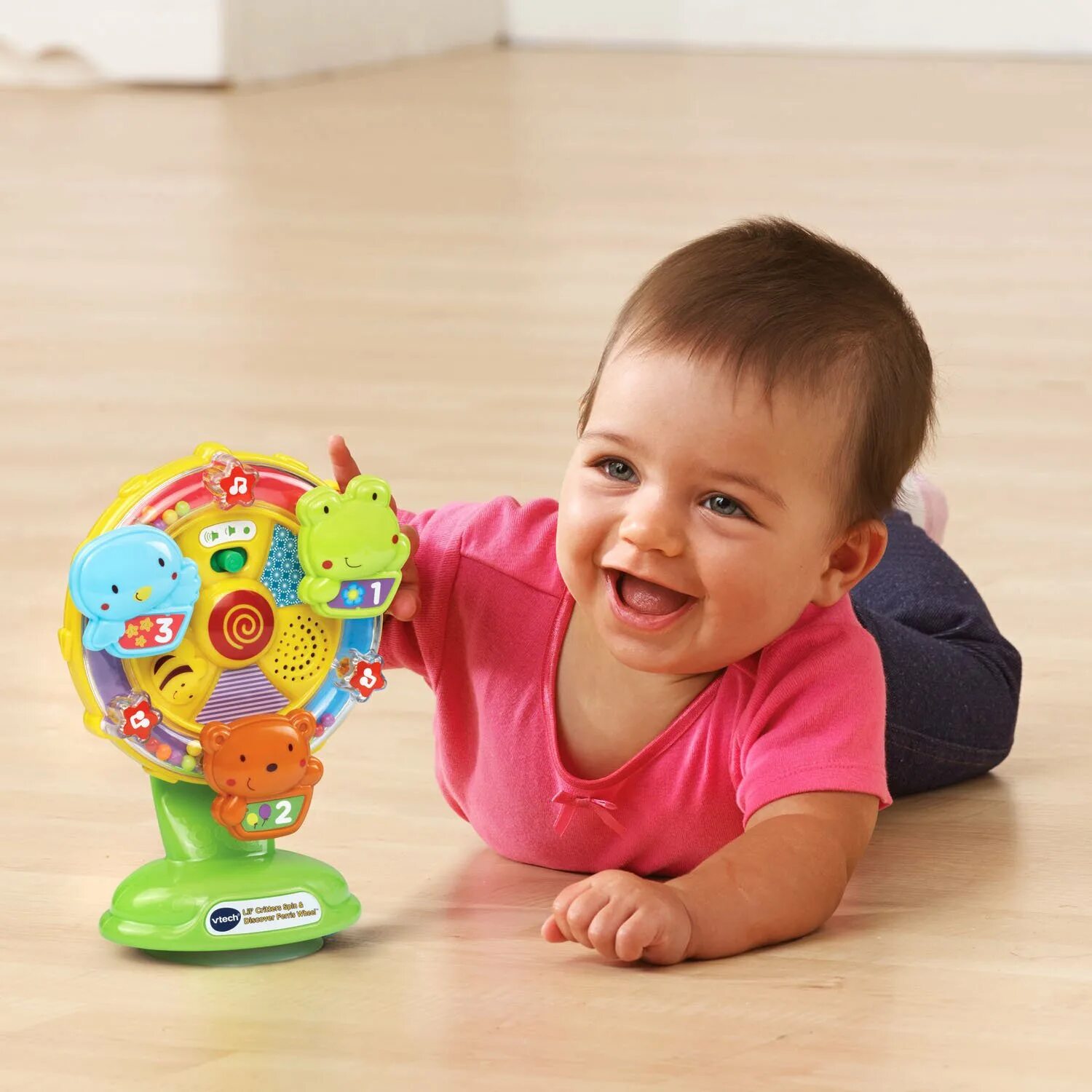 Какие игрушки нужны ребенку для развития. Vtech игрушка Spin круг. Ребенок радуется игрушке. Музыкальная игрушка на колесах. Игрушки для 7 месяцев.