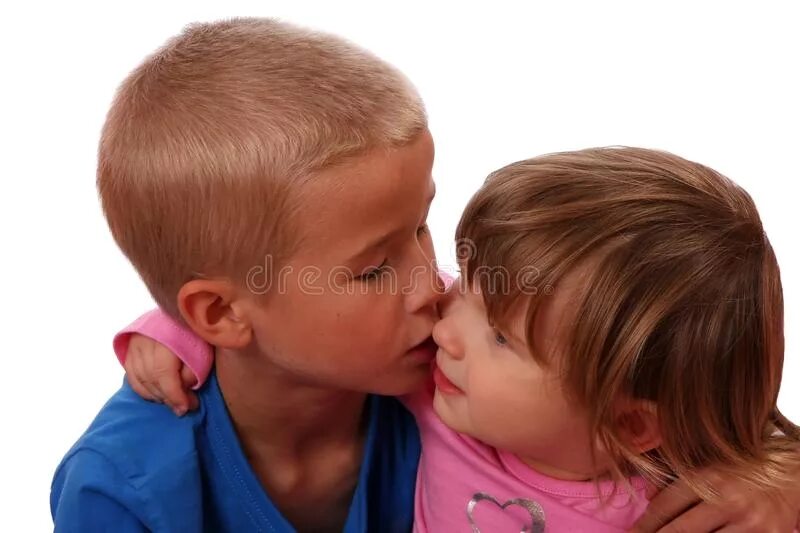 Сестра просит пососать. Старший брат целует младшего. Мальчик целует брата. Сосание девочки мальчиком. Дети отсасывают друг другу.