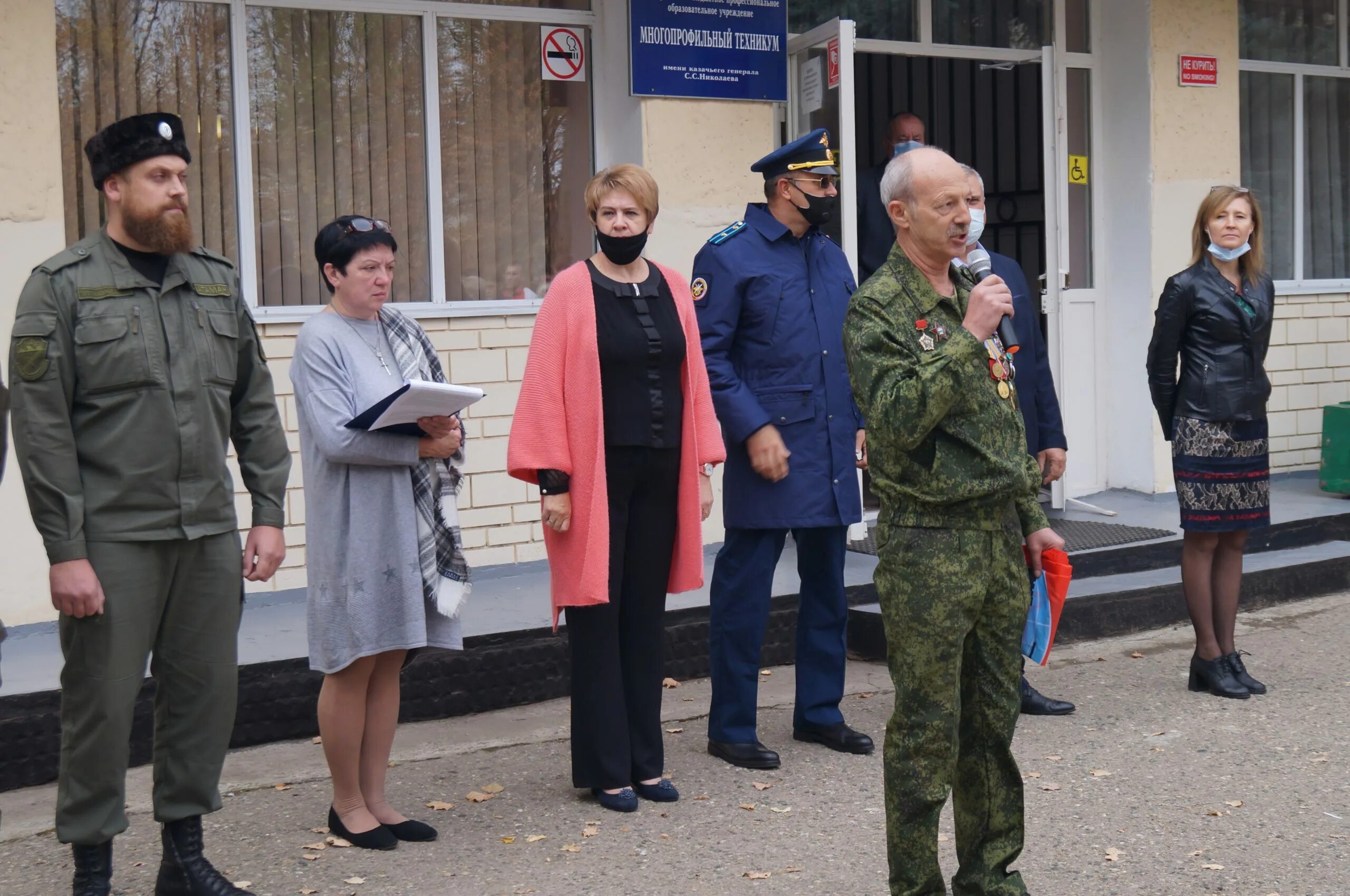 Гром владимир прокофьевич. Михайловский колледж многопрофильный. Колледж имени казачьего генерала. Казаки михайловска. Казачий генерал с.
