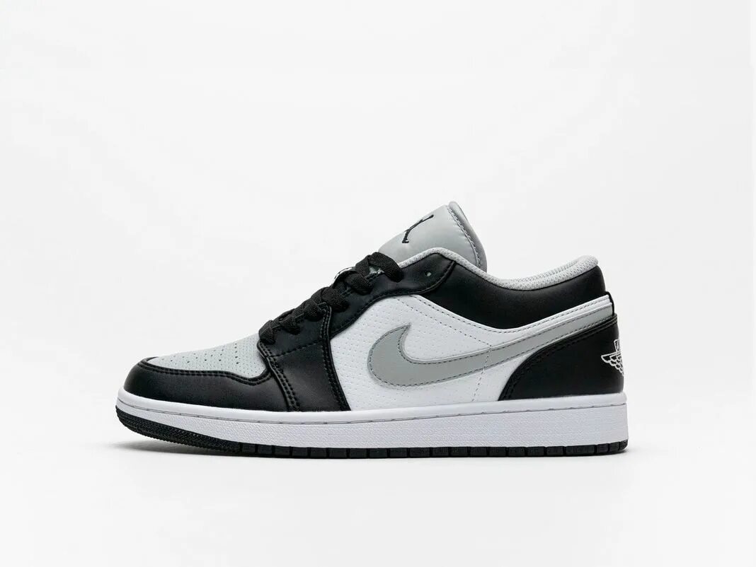 Найк 1 лоу. Nike Air Jordan 1 Low Grey White Black. Nike Air Jordan 1 Low Black White. Air Jordan 1 Low Black White. Nike Air Jordan 1 Low.