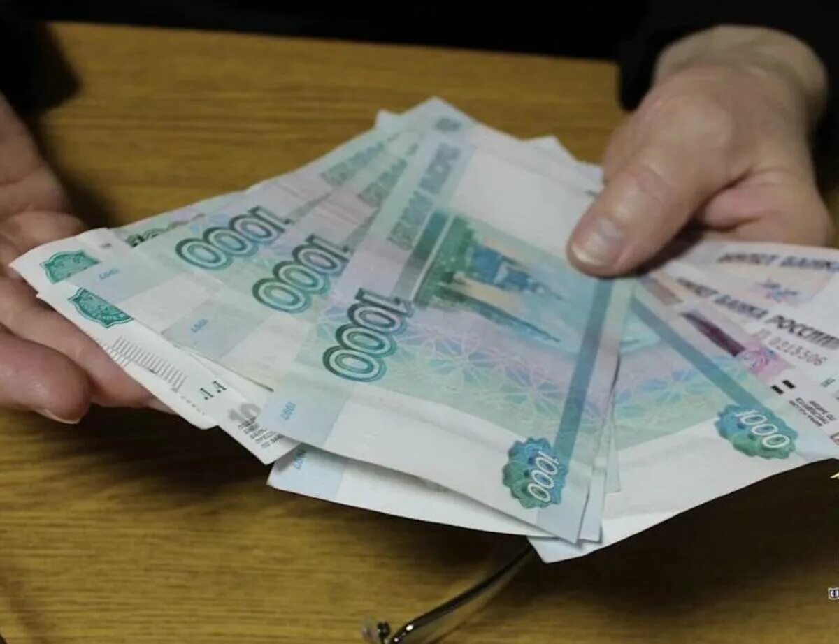 350 миллионов рублей. Выплаты до 3 лет. 1000 Рублей 2023 года.