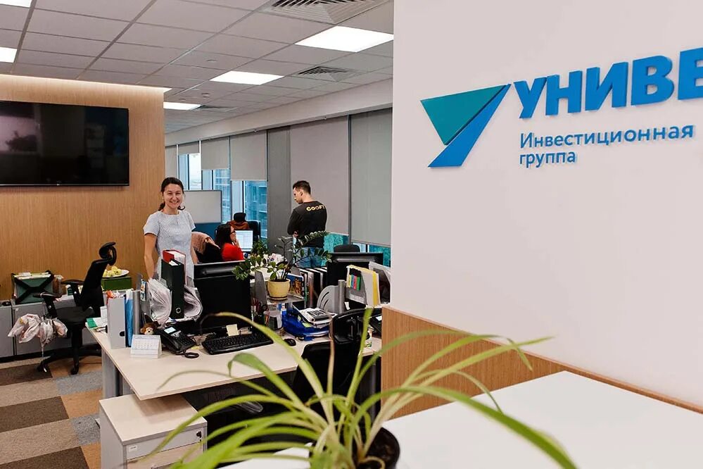 Инвестиционный офис. Инвестиционный офис. Деловые переговоры. Переговоры с клиентом. Бизнес фото.