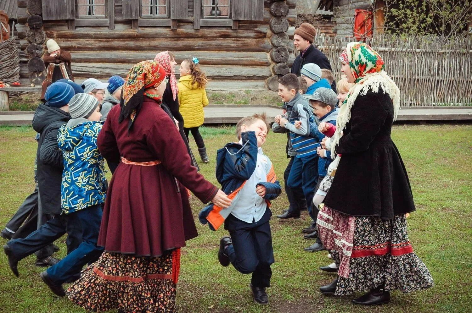 Русские народные игры в семье. Народные игры. Игровой хоровод. Фольклор для детей.