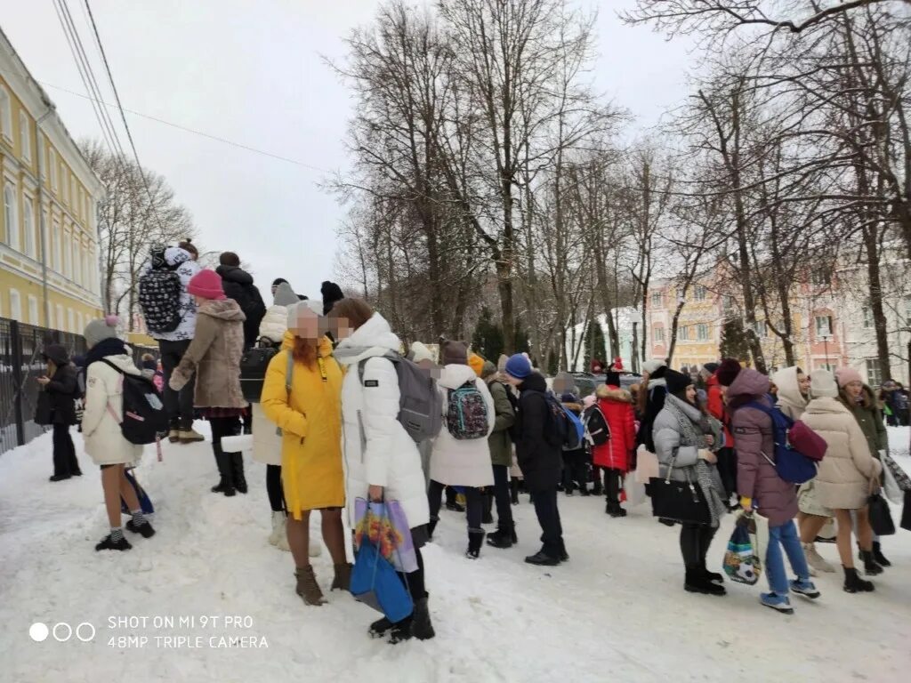 Теракт в смоленске. Минирование школ в Смоленске. Эвакуация в Смоленске. Теракт в Смоленской школе. Террористический акт в Смоленске.