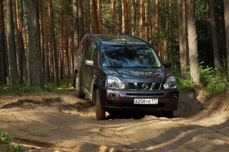 X trail на парковке. Nissan x-trail t31. Nissan x-trail. Nissan x-trail ii (t31). ниссан сиквел.