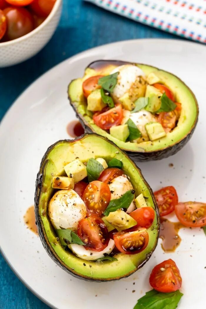 Яичница с авокадо. Авокадо гуакамоле. Пп завтрак с авокадо и яйцом. Авокадо вкусное. Глазунья с авокадо.