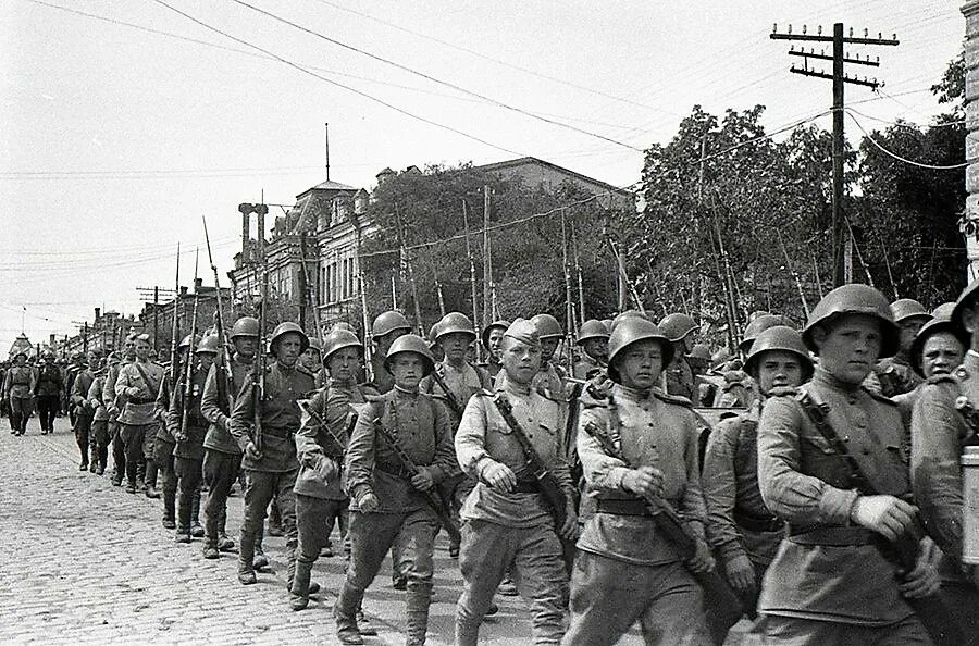 Красная армия стала советской в каком. РККА В Маньчжурии 1945. Красная армия в Маньчжурии 1945. Харбин 1945 отряд. Бойцы РККА В Японии 1945.