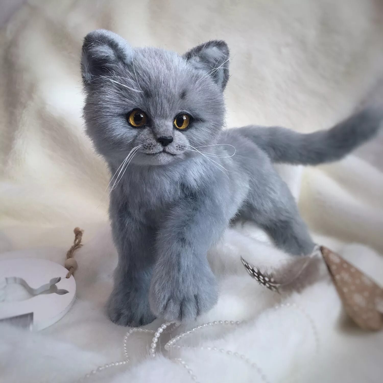 Серый котенок купить. Реалистичная игрушка кошка. Реалистичные мягкие игрушки. Мягкая игрушка кошка серая. Мягкая игрушка котенок реалистичный.