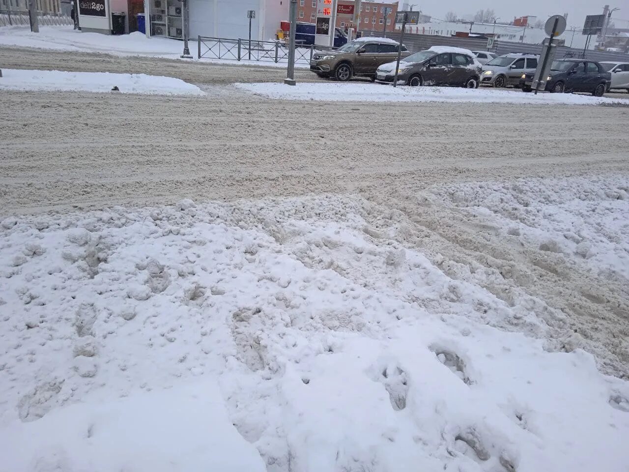 Дорогу завалило снегом. Питер завалило снегом. Петербург сугробы завалило снегом. Питер завалило снегом сегодня. Остановки СПБ В снегу.