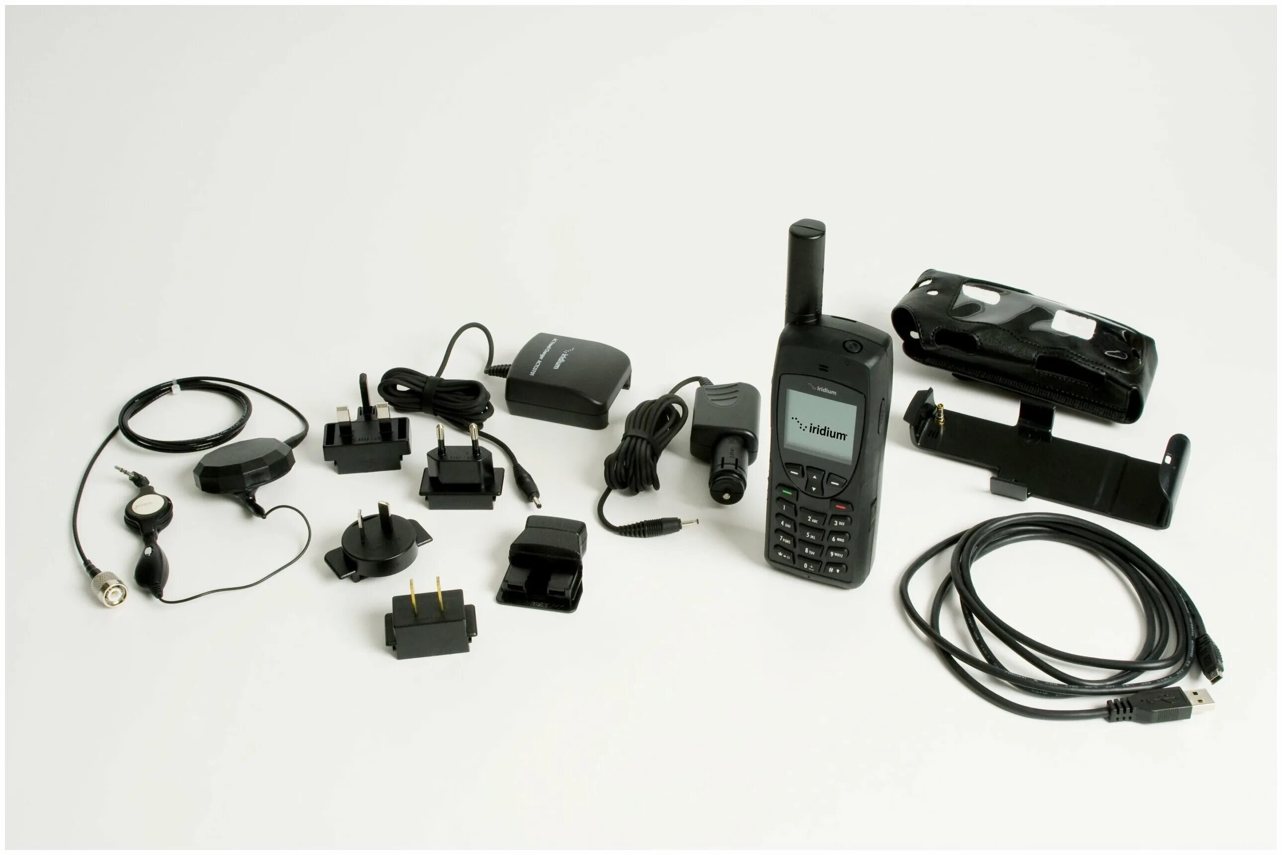 1. мобильная станция прослушки. 0 0. Satellite phone inmarsat isatphone 2. спутниковый телефон старый.
