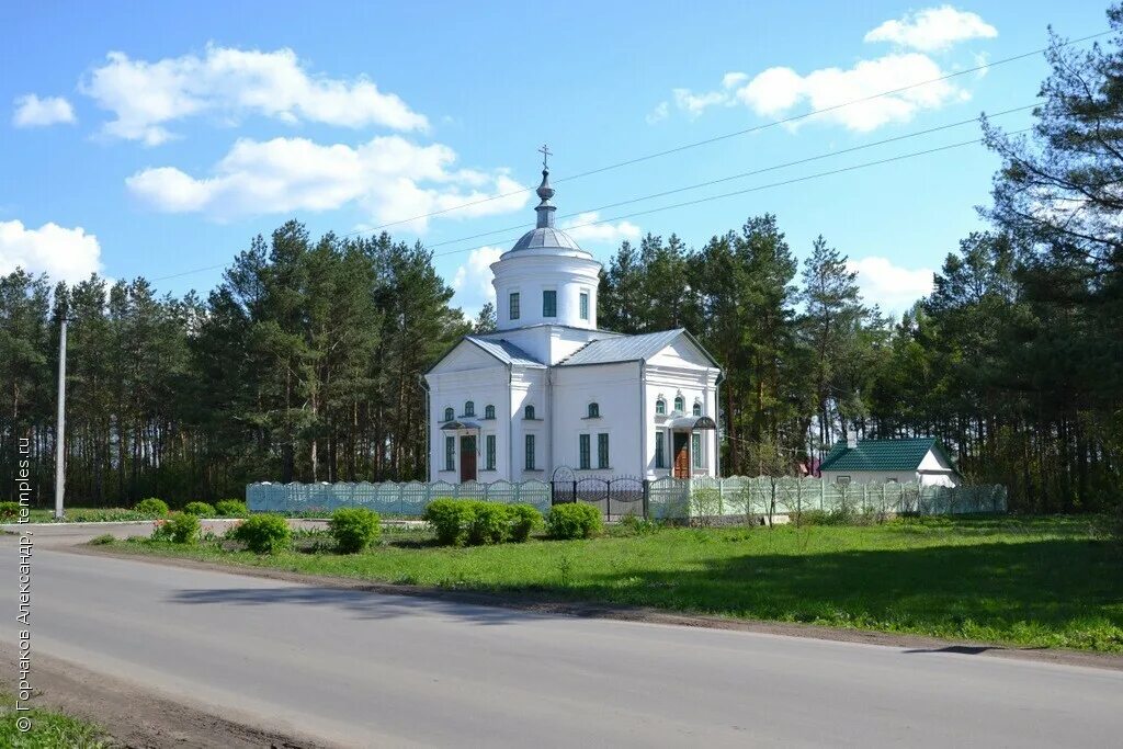 Поселок верховье орловской. Церковь Троицы Живоначальной Верховье. Поселок Верховье Орловской области. Храм Верховье Орловская область. Верховье Орловская область парк.