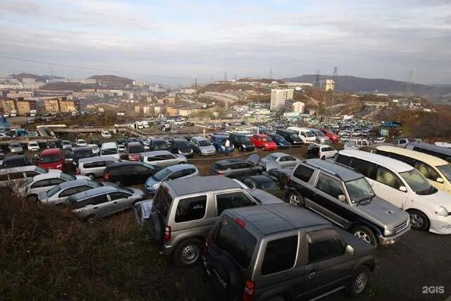 Зелёный угол Владивосток. Владивосток рынок японских авто зеленый угол. Зеленый угол 2023. Авторынок зелёный угол 1992. Без машины во владивостоке