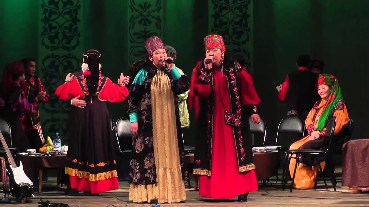 Хакасия песни. Хакасский ансамбль айланыс. Хакасская группа. Ансамбль улгер. Театр читиген абакан.