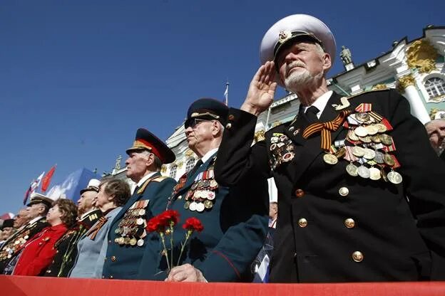 В каких странах празднуют 9 мая. Ветераны на параде. Ветераны Великой Отечественной войны на параде. Ветераны ВОВ на параде. 9 Мая парад Победы ветераны.