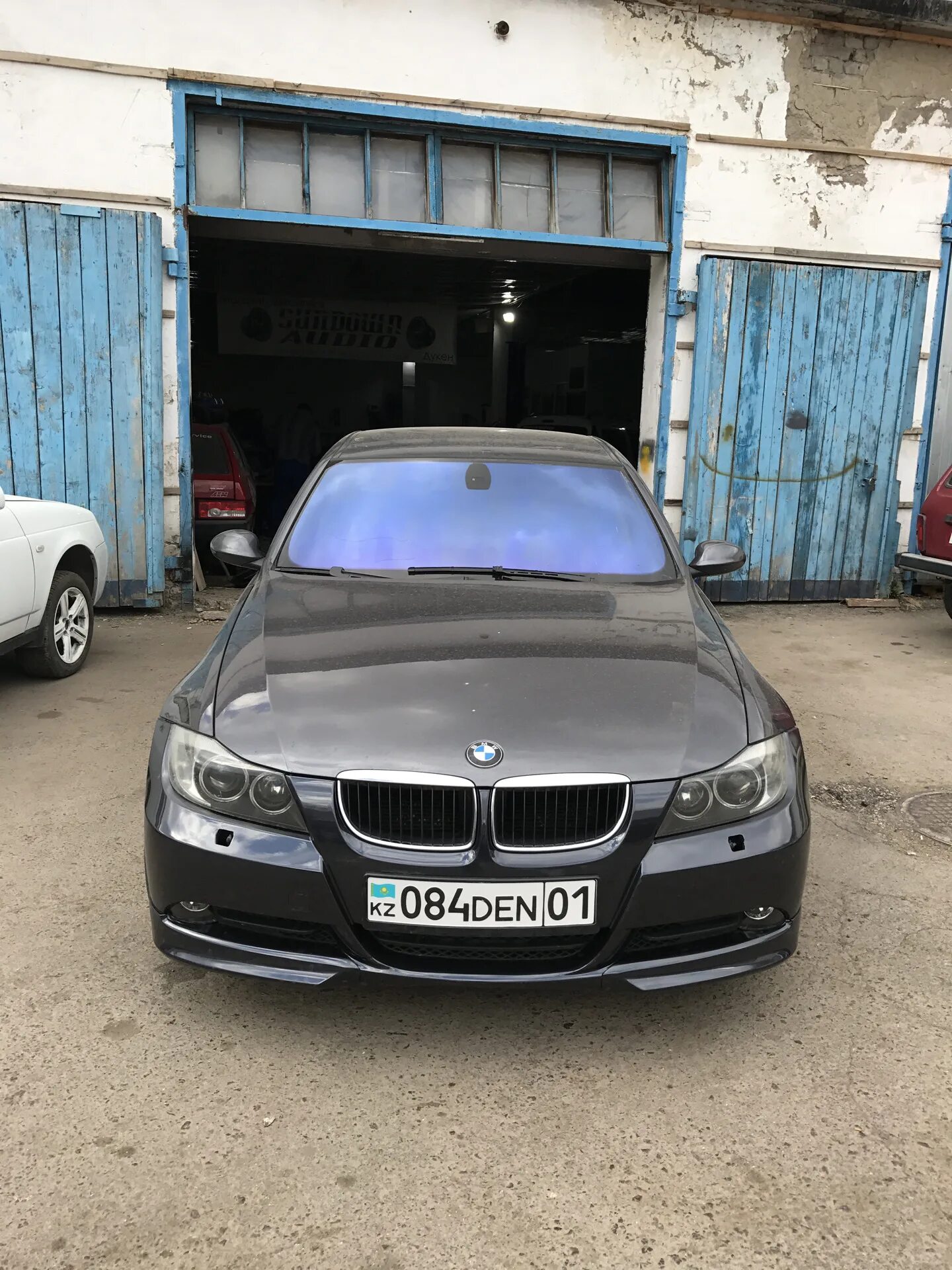 Лобовое бмв 3. Лобовое бмв 3
