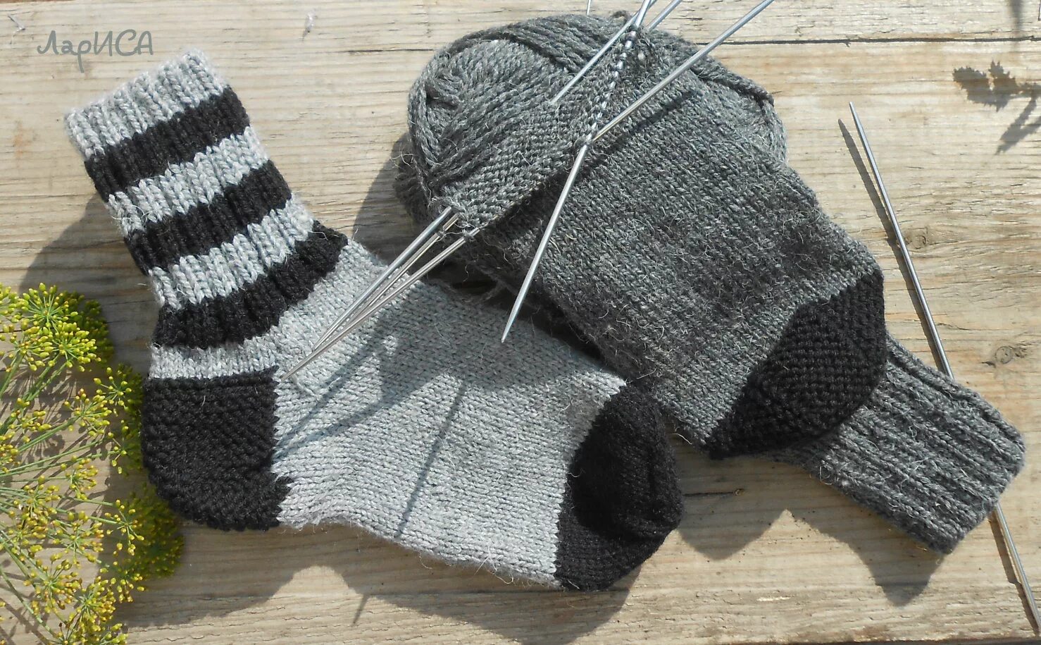 Черные вязаные носки. Носки солдату. Носки шерстяные вязаные. Финские вязаные носки. Финские носочки для малышей.