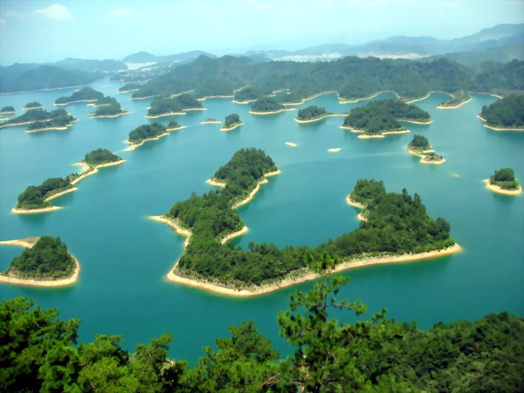 Страны занимающие тысячи островов. Озеро тысячи островов Цяньдаоху. Озеро Цяньдаоху в Китае. Ханчжоу озеро тысячи островов. Озеро Тайху Китай.