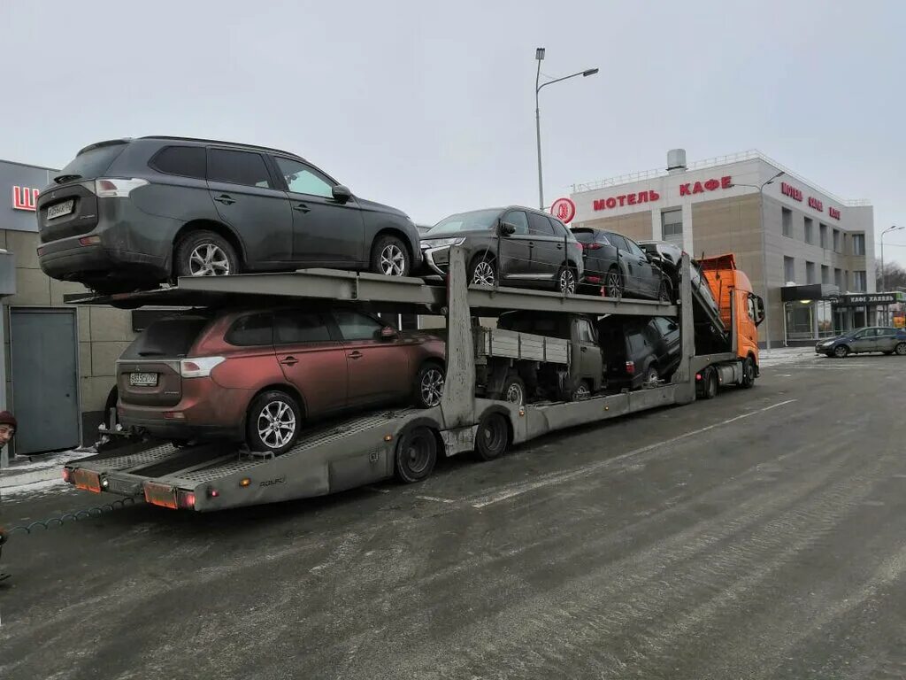 Автовоз тк эксис камаз. Некст автовоз мини. Перевозка автомобиля новосибирск. Перевозка автомобиля новосибирск. Вагон автовоз.