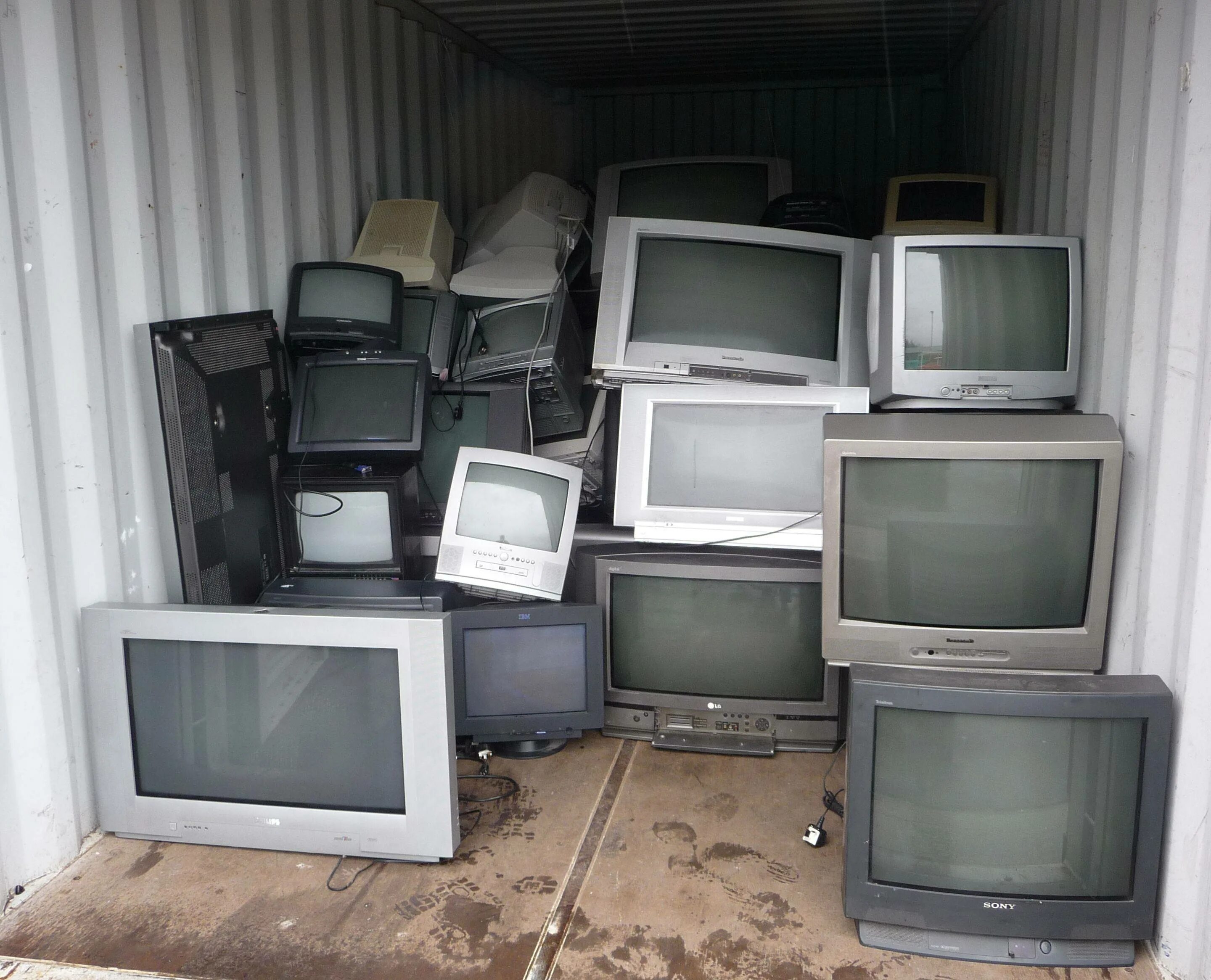 Старый телевизор. Телевизор с кинескопом. Скупают старые телевизоры. Старый кинескопный телевизор.