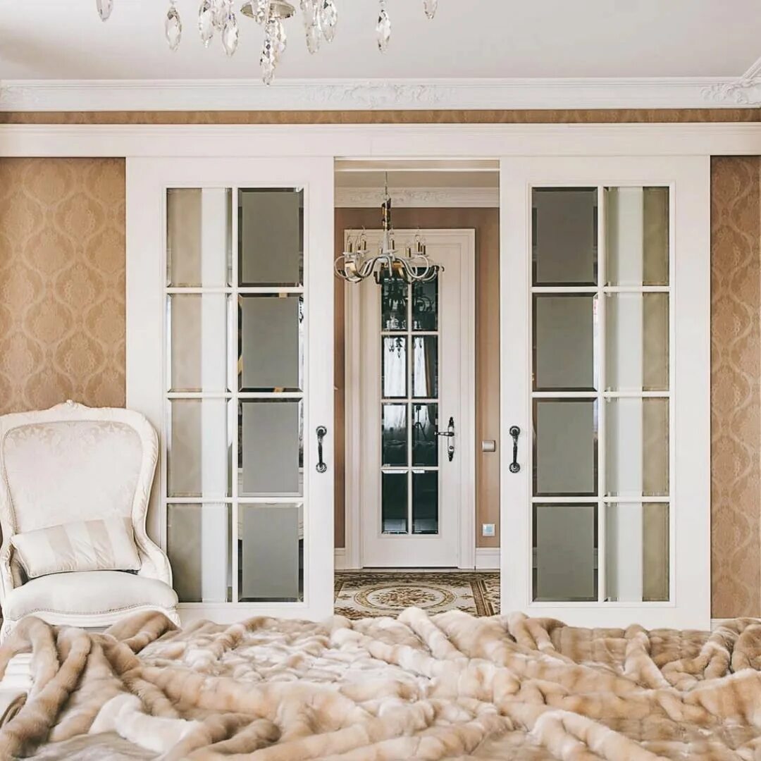 Сдвижные двери классика. Раздвижные двери классика. двери современная классика. межкомнатная дверь классика. раздвижные двери неоклассика.