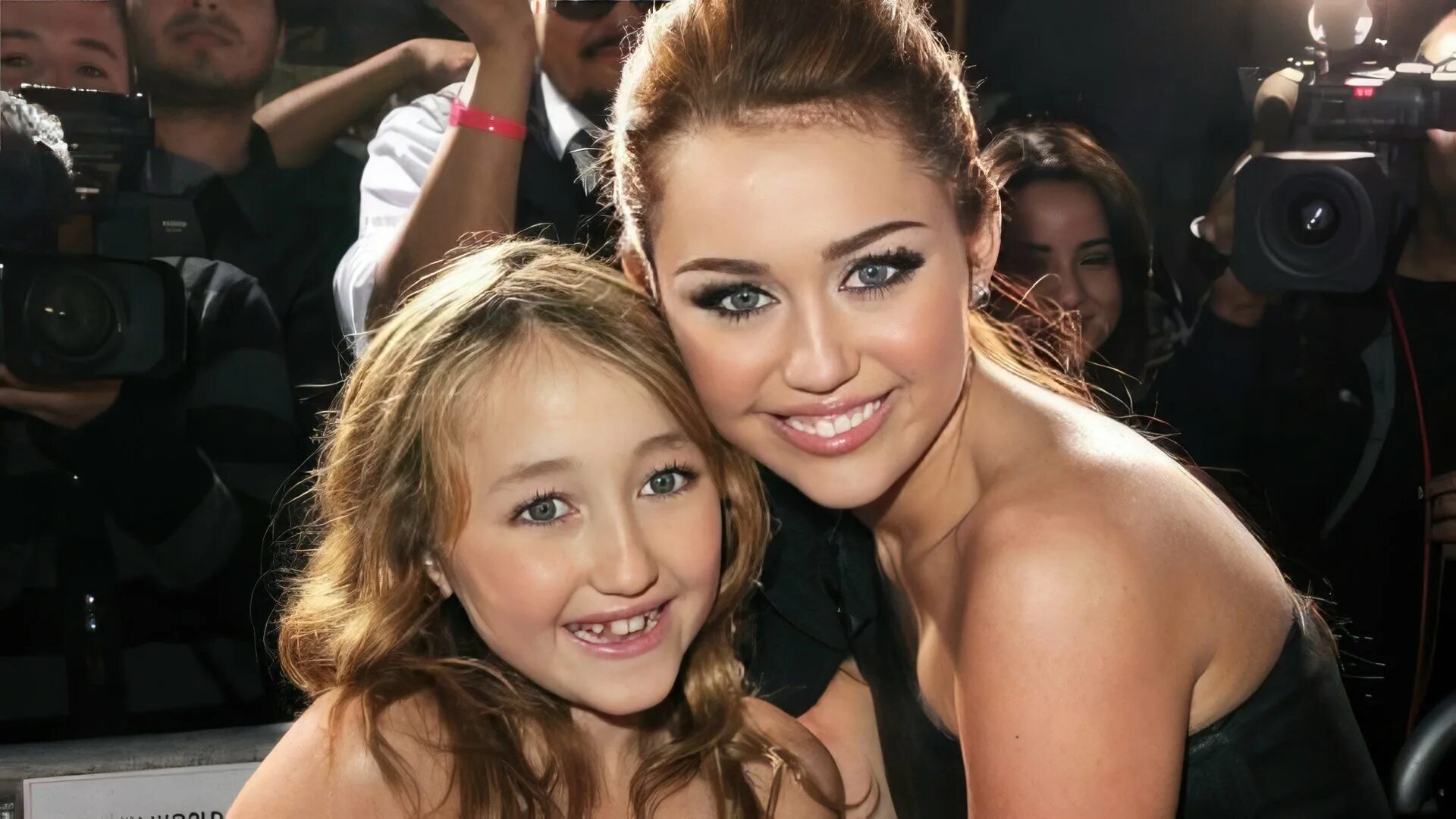 Island miley. Noah Cyrus and Miley Cyrus.