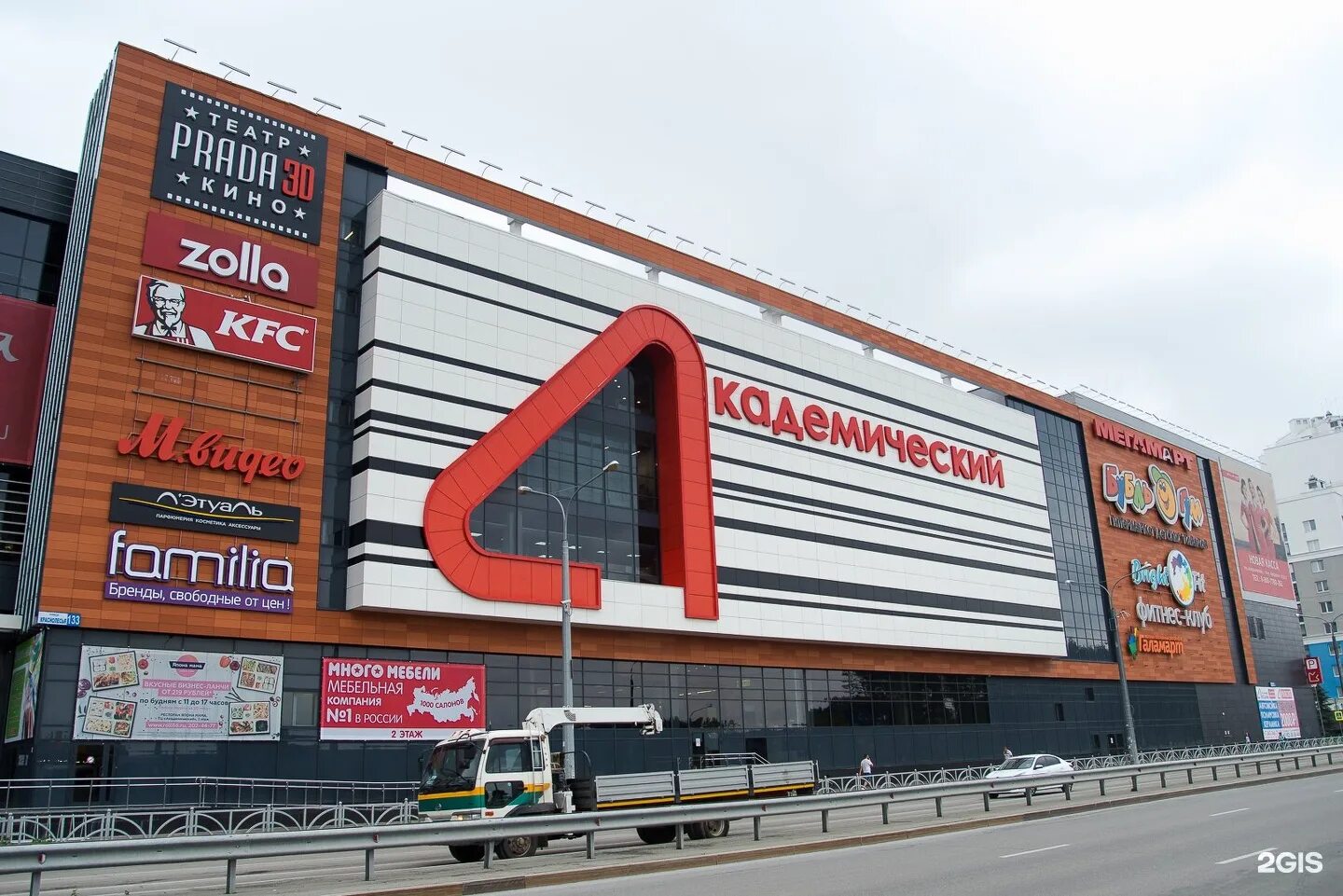 торговый центр интерьер. Starcourt mall. 33. современный торговый центр внутри. красивые торговые центры.