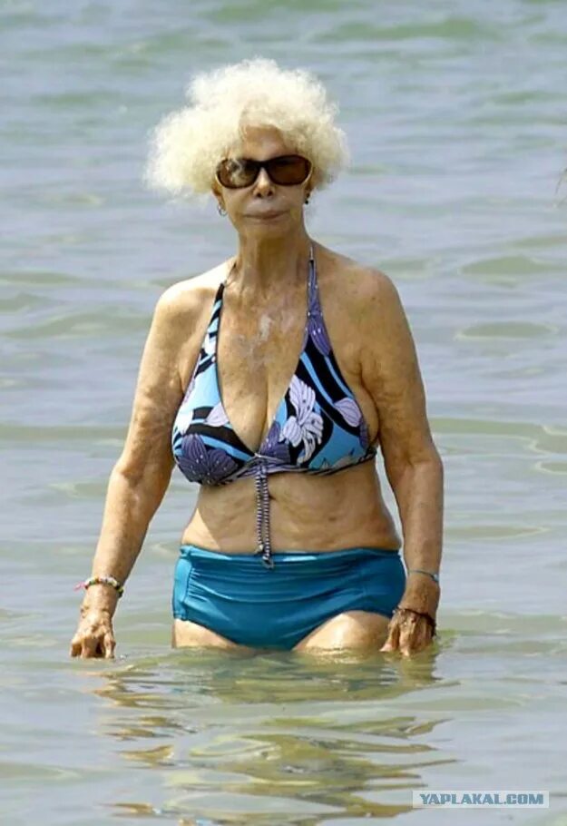 Мартин парр. Эллен эктор, 64 года. Бабка на отдыхе. Бабушки в купальниках. Эллен эктор, 63 года.
