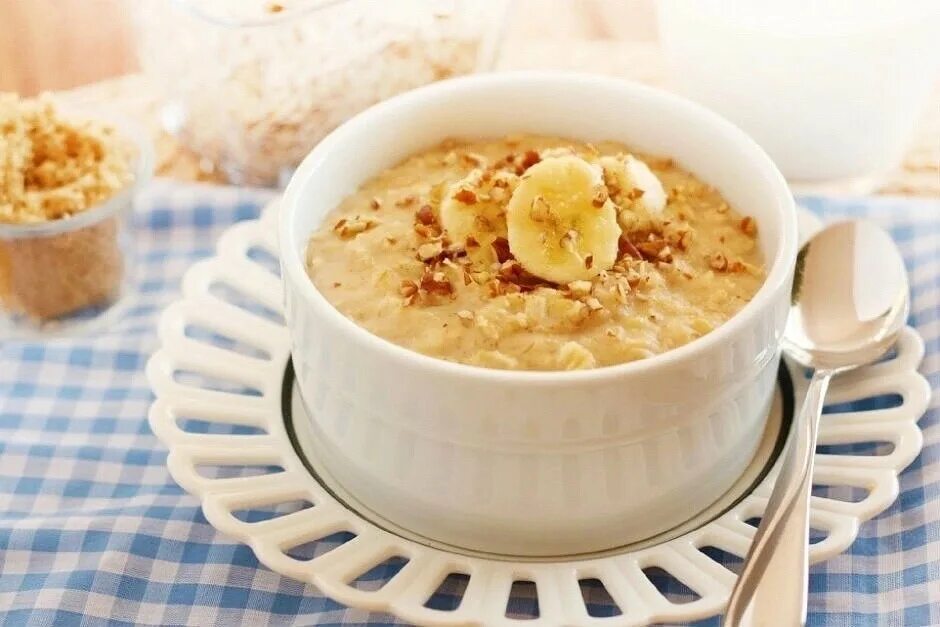 Геркулесовая каша в микроволновке на молоке. Овсяная каша в микроволновке. Каши в микроволновке на завтрак. Каша в микроволновке на воде. Каши в микроволновке на завтрак.