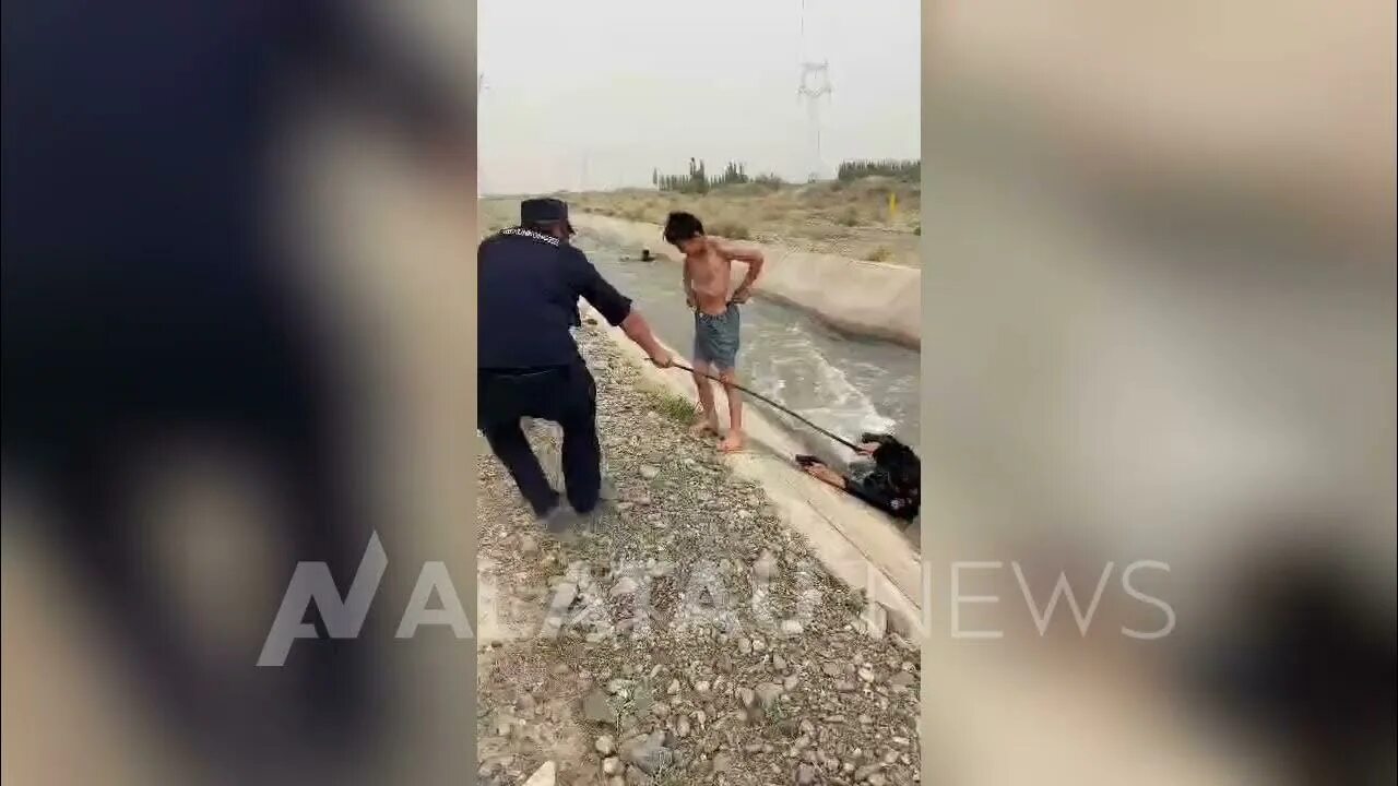 Мальчик спас более 100 человек. Казахстан тонувший мальчиков. Мальчик спасёт у мальчика. Мальчик снял трусы с мальчика.