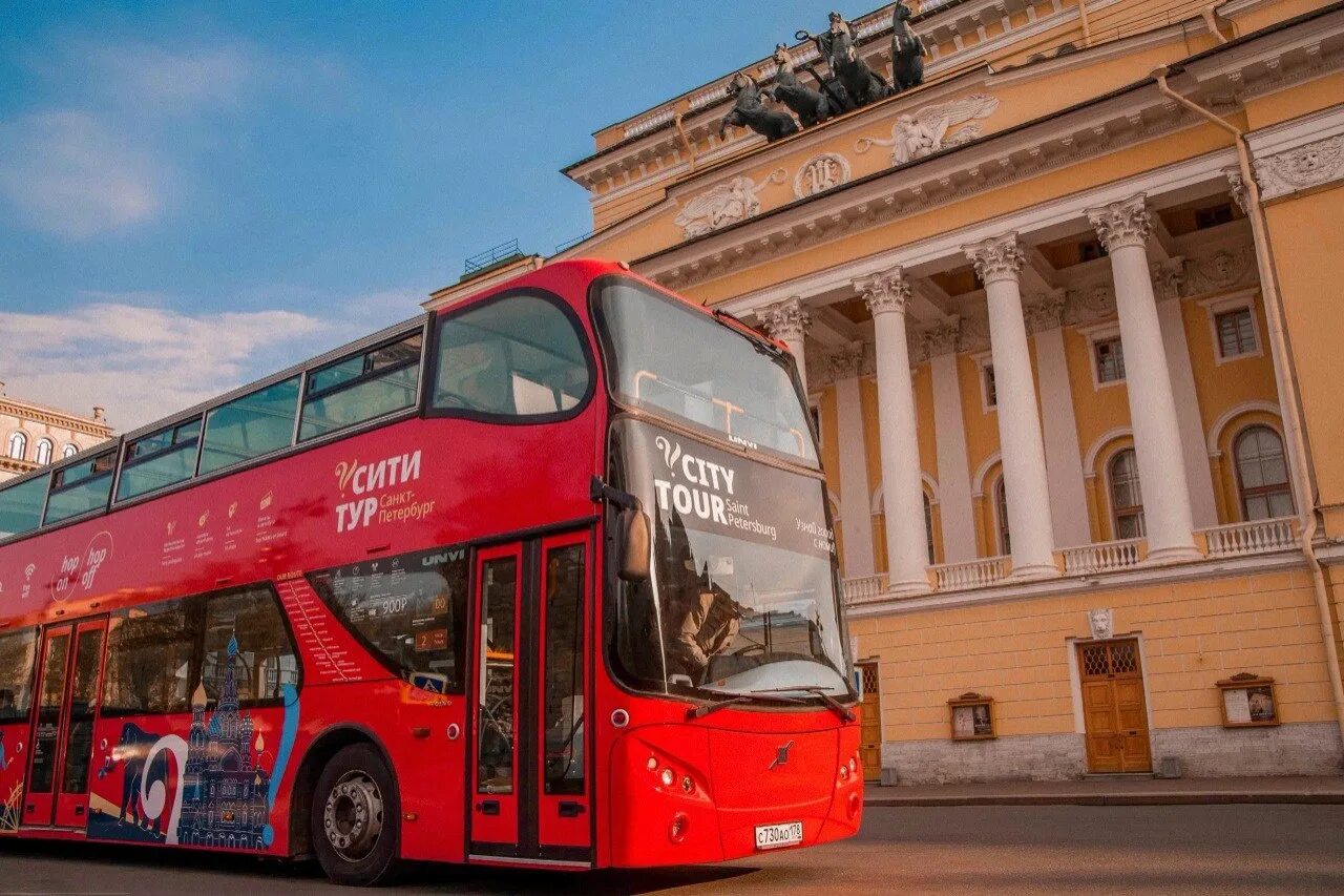 Двухэтажный автобус СПБ экскурсия City Tour. Обзорная экскурсия по Санкт-Петербургу на двухэтажном автобусе. Красный двухэтажный автобус в Санкт-Петербурге. Автобус City Sightseeing Санкт-Петербург. Экскурсионные автобусы в санкт петербурге