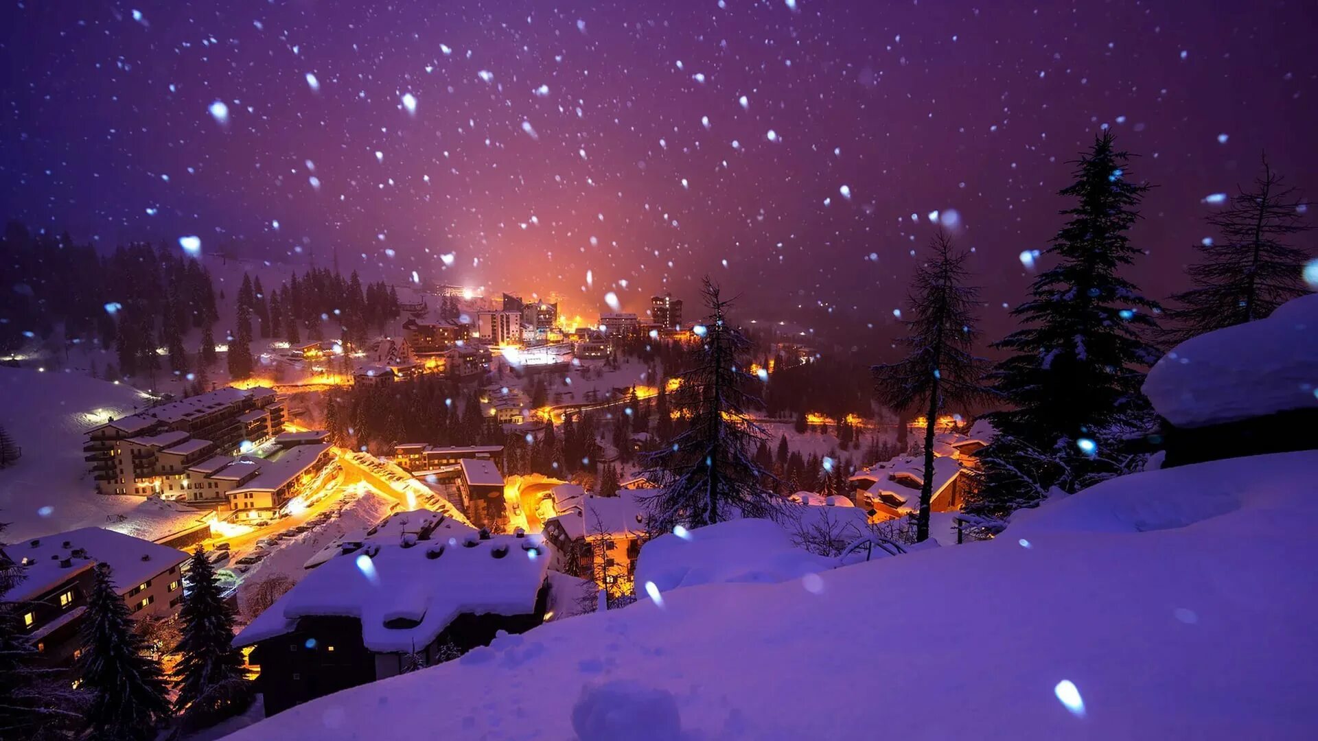 Альпы Финляндия. Зимний город. Зима ночь. Ночной зимний город.