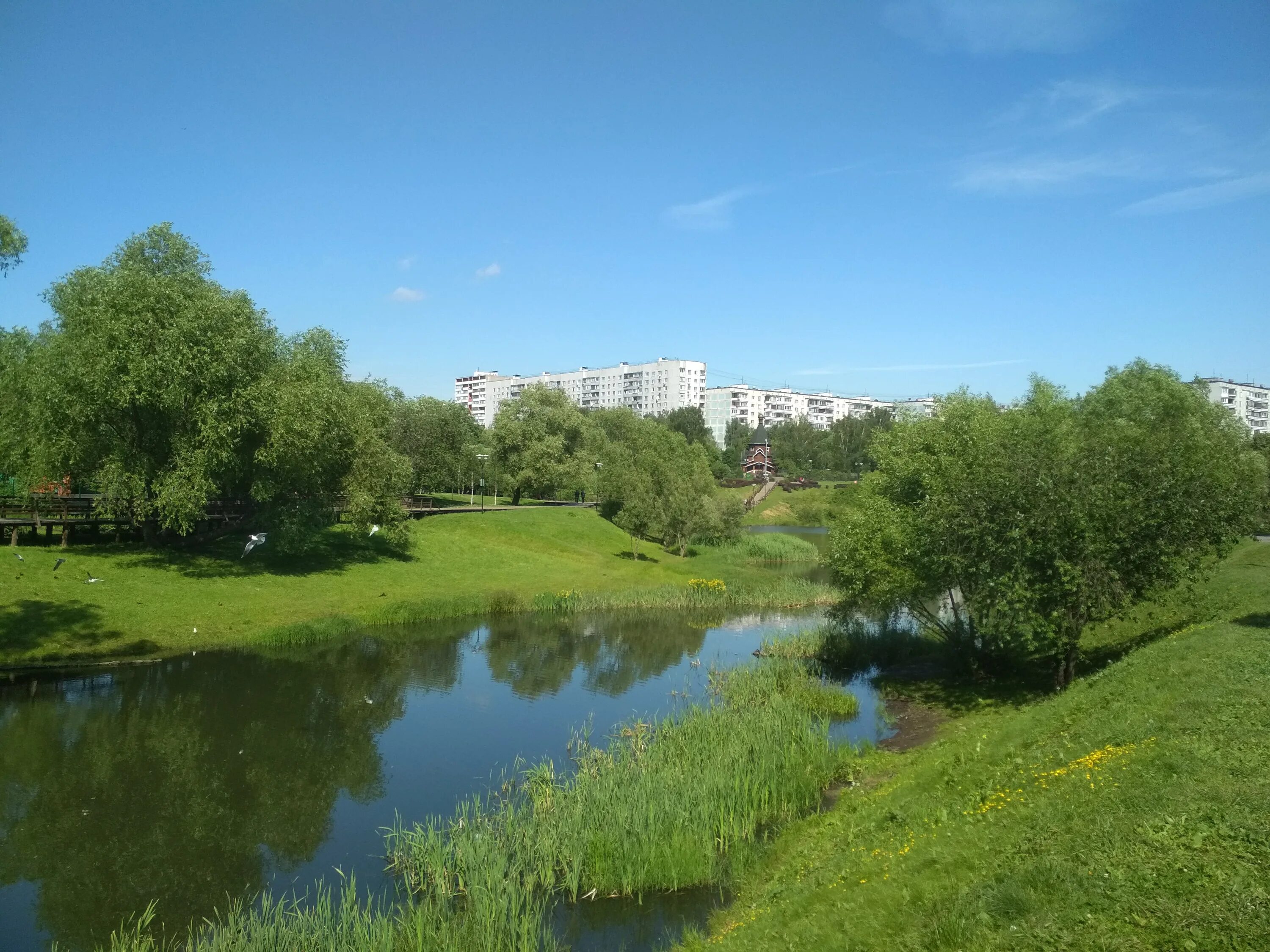 File:Этнографическая деревня Бибирево - сцена.jpg - Wikimedia Commons