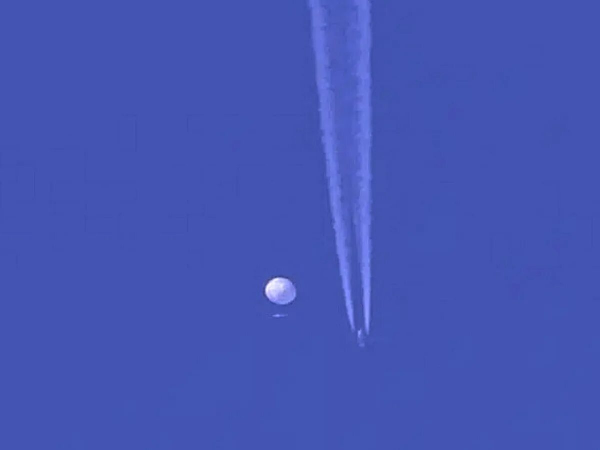 Сбили воздушный шар. Метеозонд шар зонд. Китайский аэростат над США. Неопознанный летающий объект. Зонд в небе.
