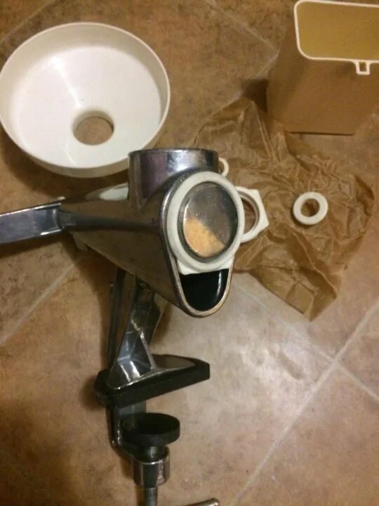 Как собрать советскую соковыжималку. Соковыжималка ручная механическая шнековая ту 205 РСФСР 07274-80. Соковыжималка VEMA шнековая et 2102. Соковыжималка шнековая СССР ручная механическая. Соковыжималка шнековая сб-1