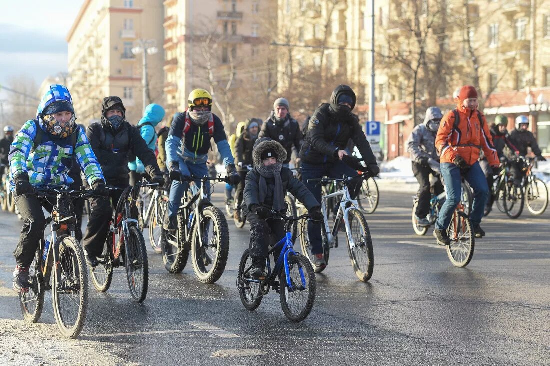 Велогонка в москве сегодня. Зимний велопробег. велопробег в москве. велопарад. московский велопробег.
