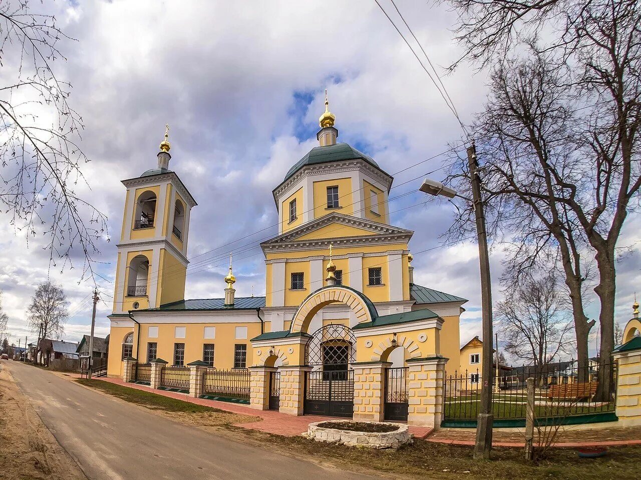 Церковь илии пророка верея. Храмы в верее московская область. Константино-еленинский храм верея. Верея. Верейский храм.