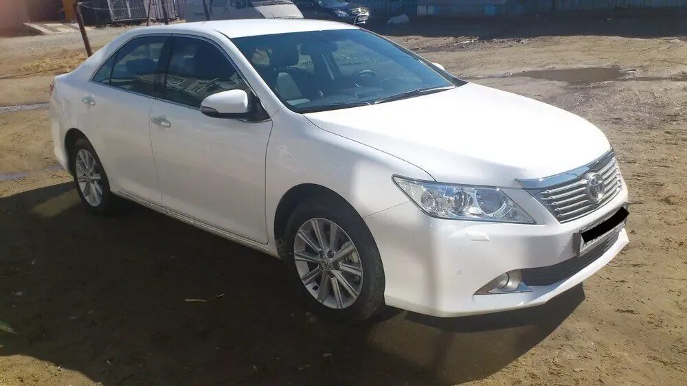 Тойота камри купить бу в россии. Тойота Камри белая номер 628. Gara Camry 2013 TM. Camry 2013 GLX. Камри Престиж 2022 диски.