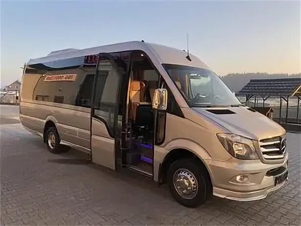 Купить мерседес туристический. Mercedes-Benz Sprinter 519. Mercedes Benz Sprinter туристический автобус. Мерседес Спринтер туристический. Автобус Мерседес Спринтер новый.