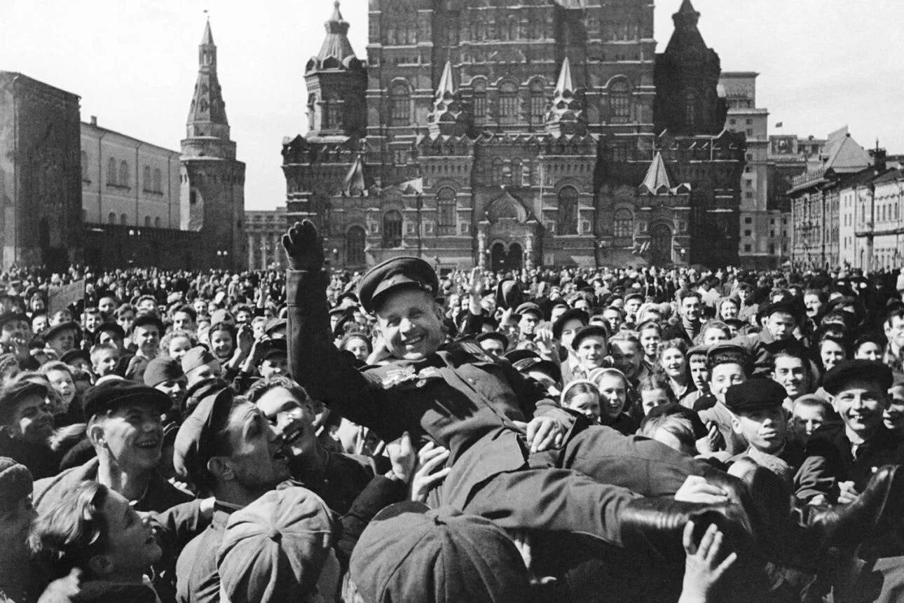 Великая победа фотографиями. Кадры Победы 1945. ВОВ парад Победы 1945. Парад Победы май 1945.