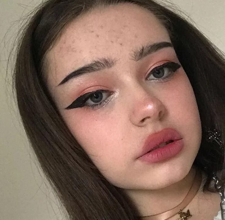 Pin on ❦ ۵ ☾ Girls Grunge makeup, Goth makeup, Egirl makeup