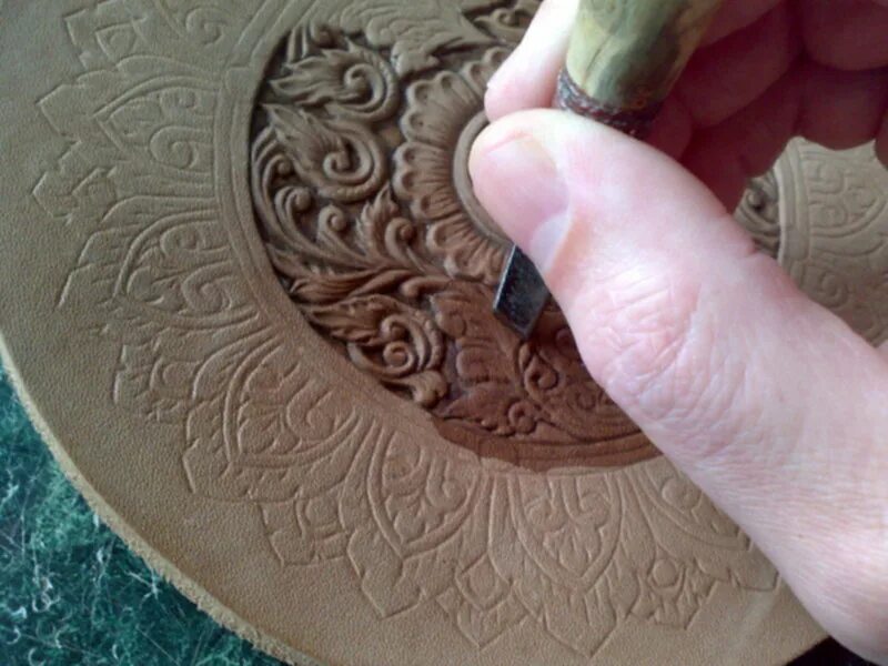Техники обработки кожи. Тиснение на коже. Чеканка на коже. Узоры для тиснения на коже. Выпуклое тиснение на коже.