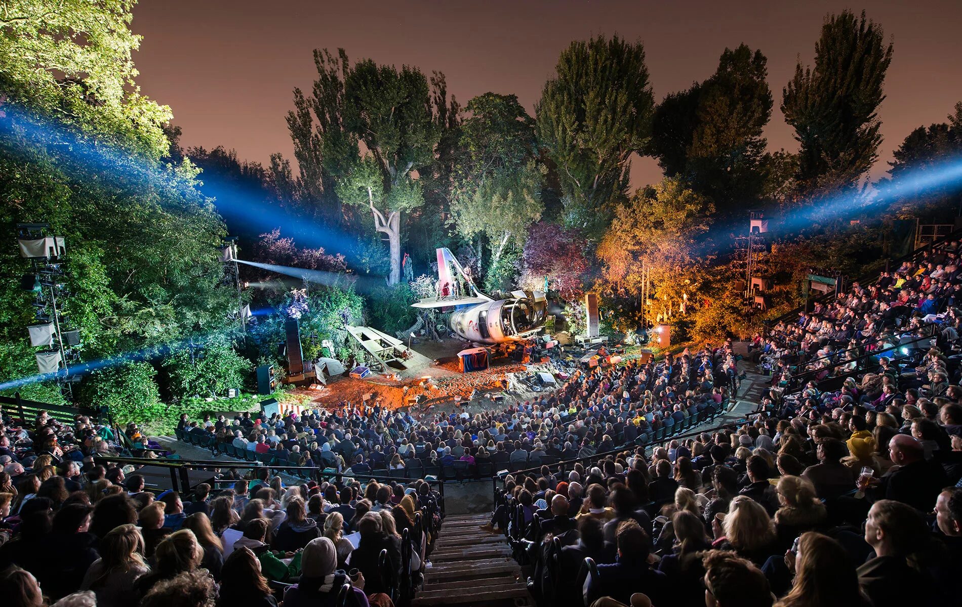 Театр open Air Theatre Риджентс. Риджентс парк Лондон театр. Риджентс-парк в Лондоне театр под открытым небом. Зеленый театр опен АИР.