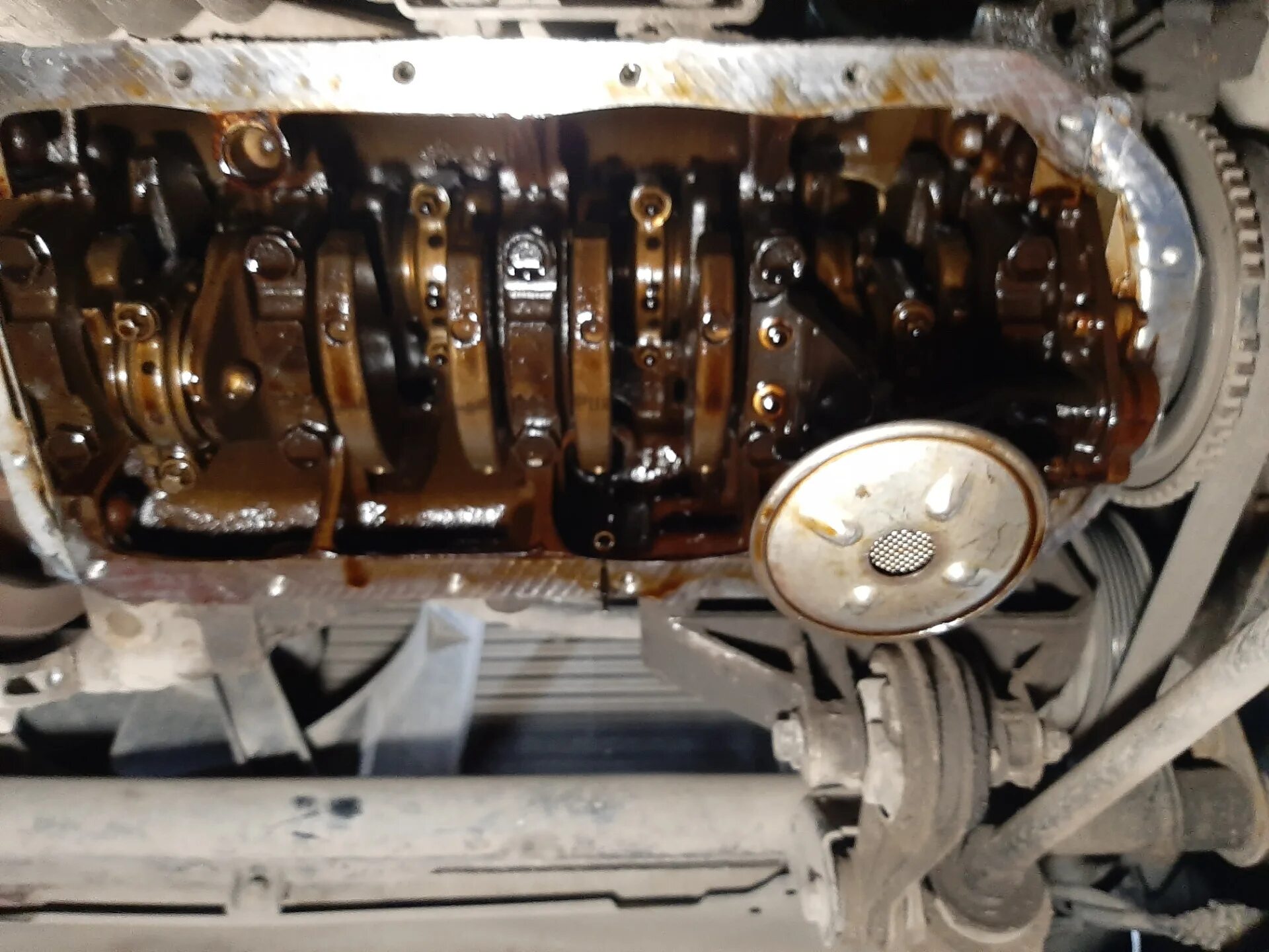 Стук мотора приора на горячую. Мотор жрëт масло приора. Приора двигатель есть масло. Двигатель приора 16 клапанов. Замена колец акцент.