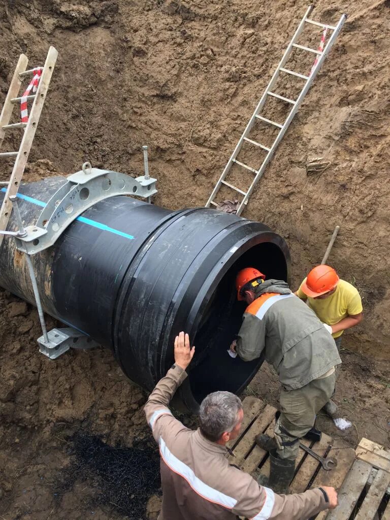 Достаточно тонкие диаметром 1200 км. Труба корсис 1000 мм. Труба 1200 стальная. Бетонная труба 500 диаметры. Достаточно тонкие диаметром 1200 км.